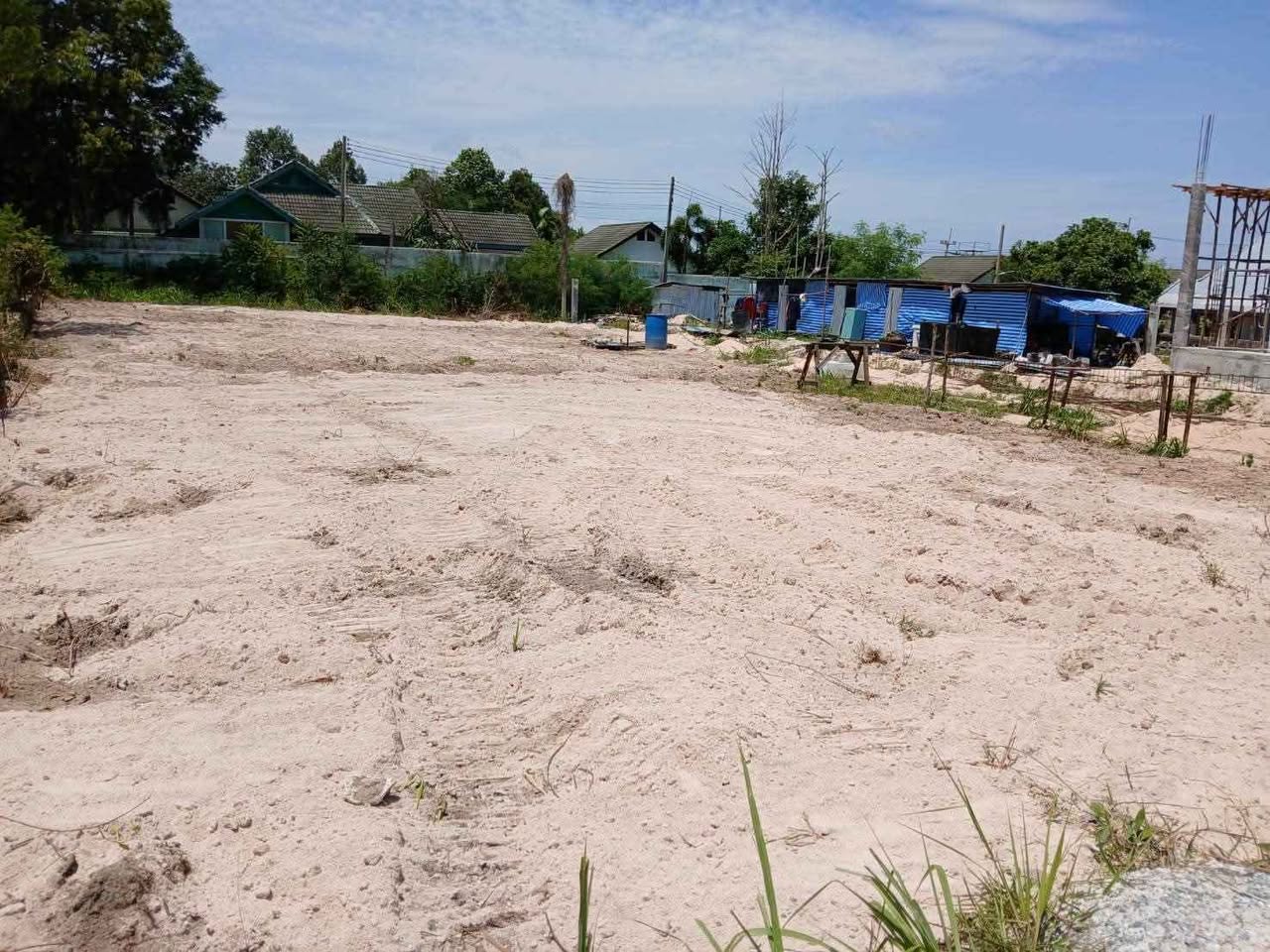 Land for sale in Takhian Tia