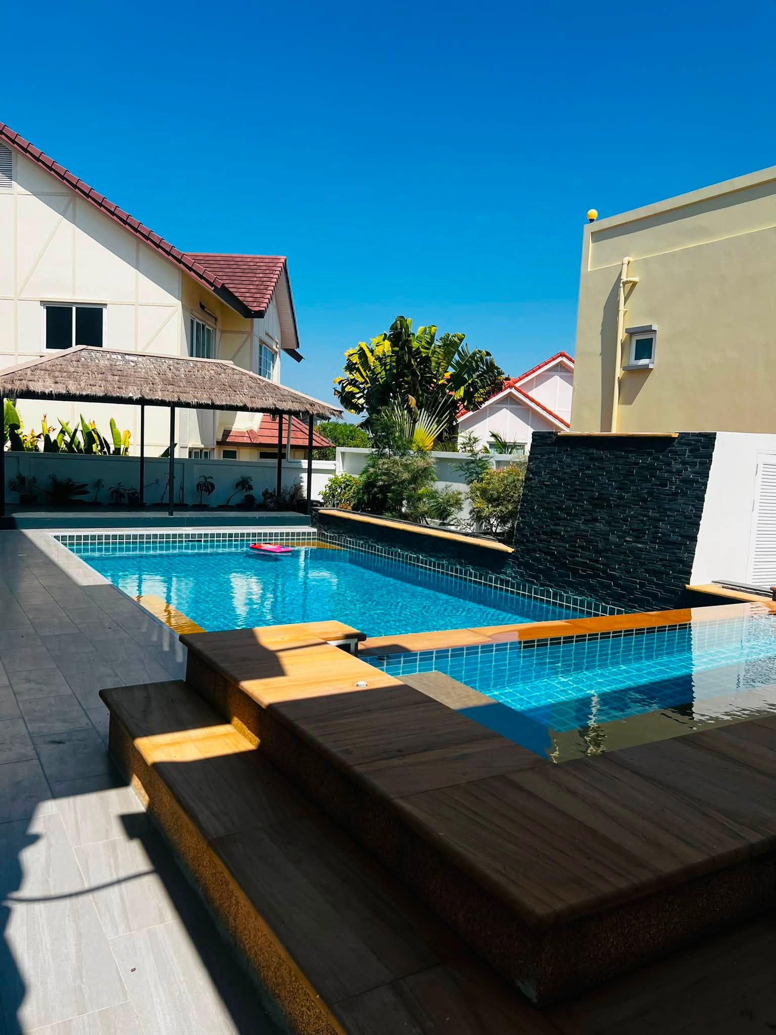 5 Bedroom House for sale at Central Park Hillside