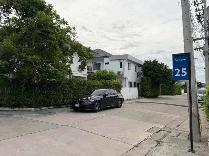 Photo from a listing at Pruksa Nara