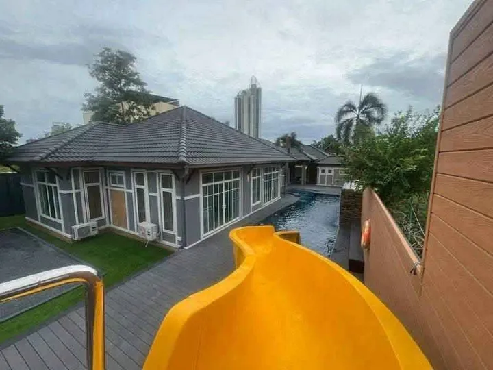5 Bedroom Villa for sale at Palm De Ville Jomtien Villa