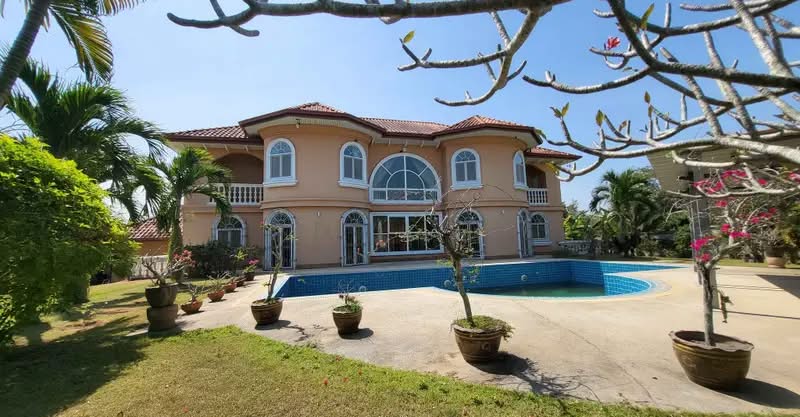 6 Bedroom Villa for sale at Grandeur Villa
