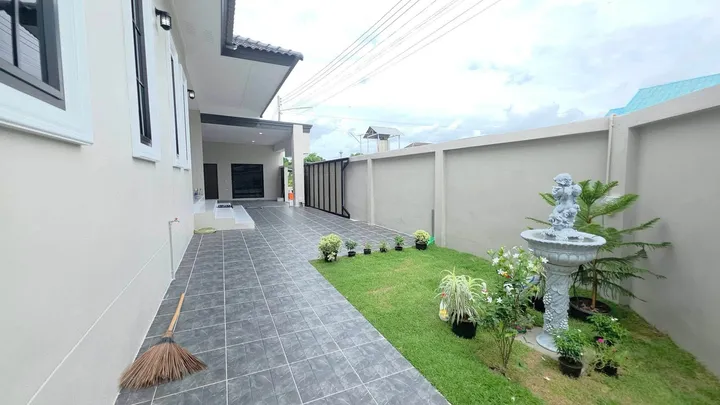 3 Bedroom House for sale in Bang Saray