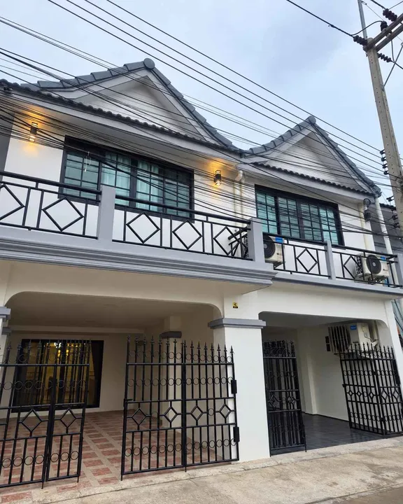 3 Bedroom Townhouse for sale in South Pattaya