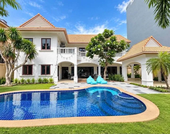 3 Bedroom Villa for rent in Pratumnak