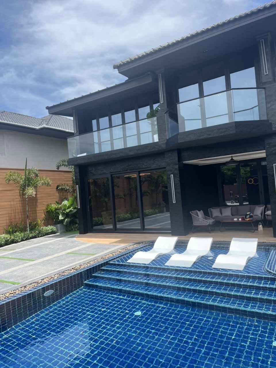 7 Bedroom Villa for sale in Jomtien