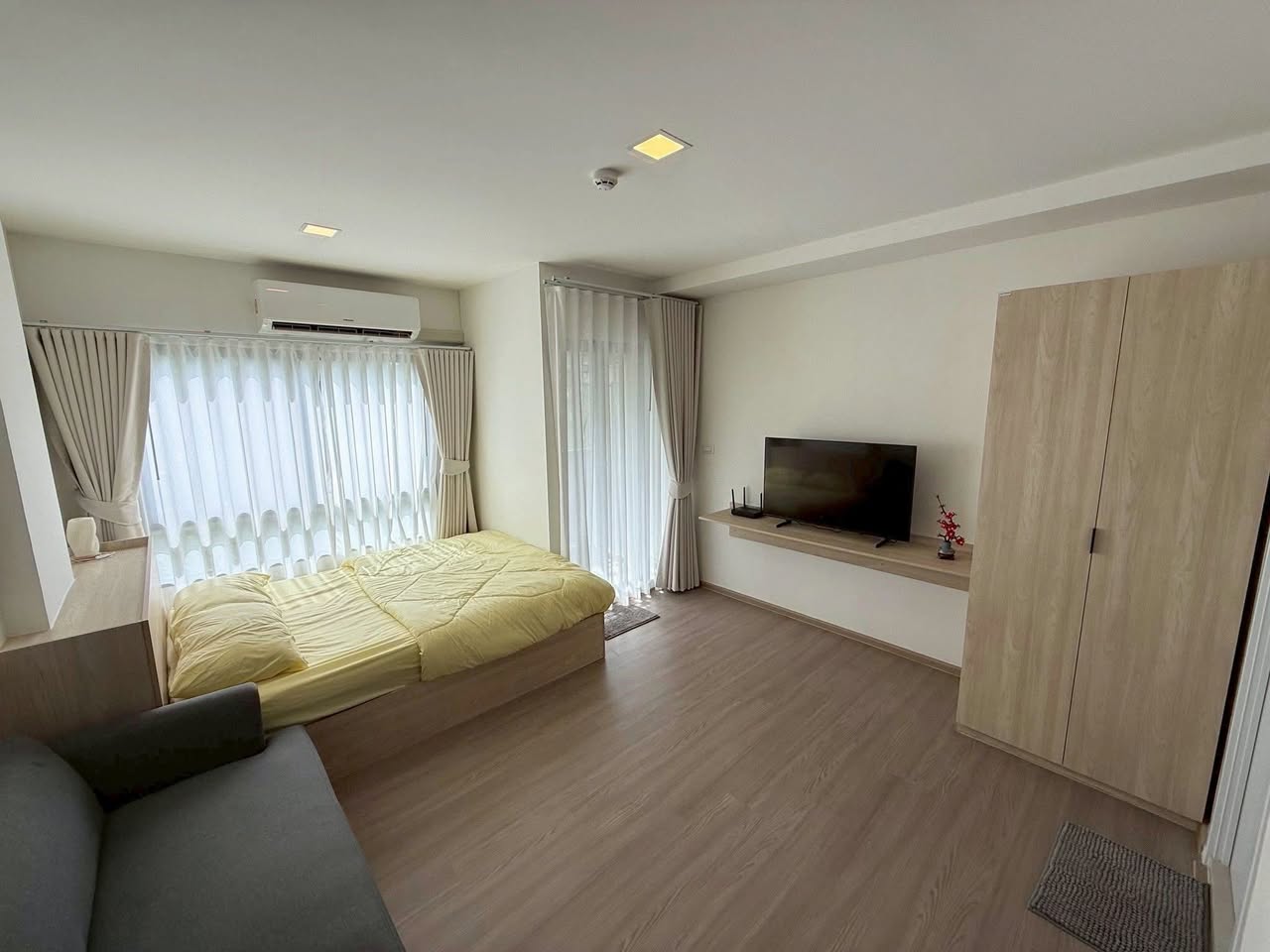 Studio for rent at Way Pho Tha San 1