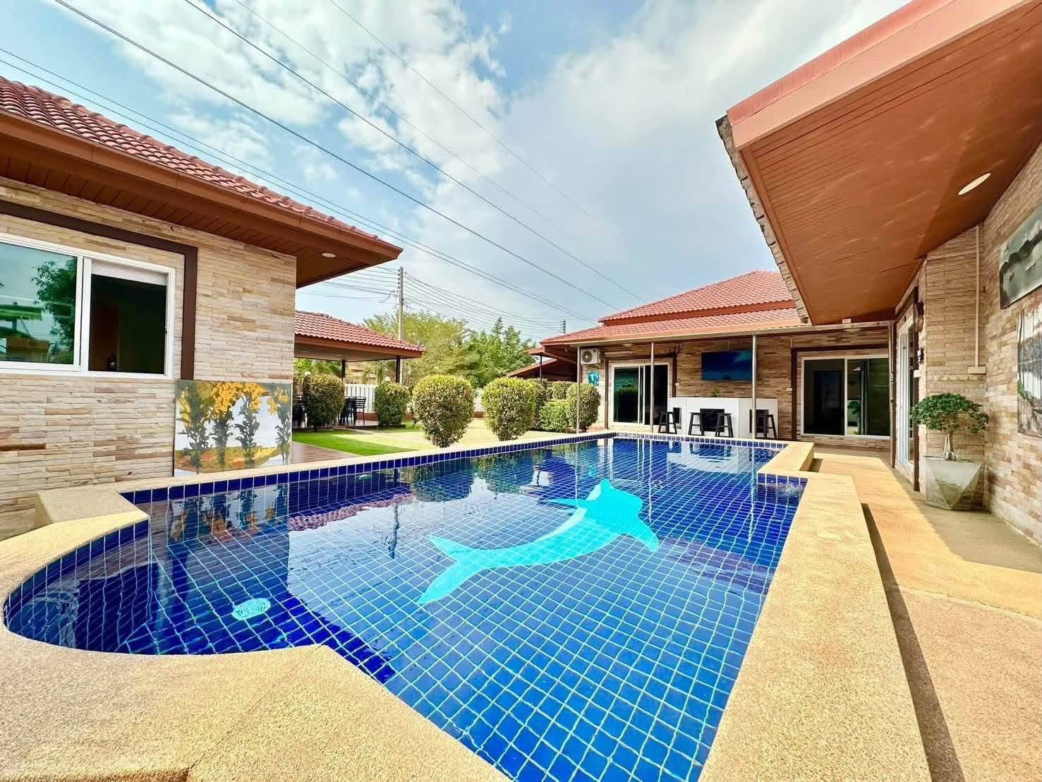 6 Bedroom Villa for rent at Middle House Pool Villa