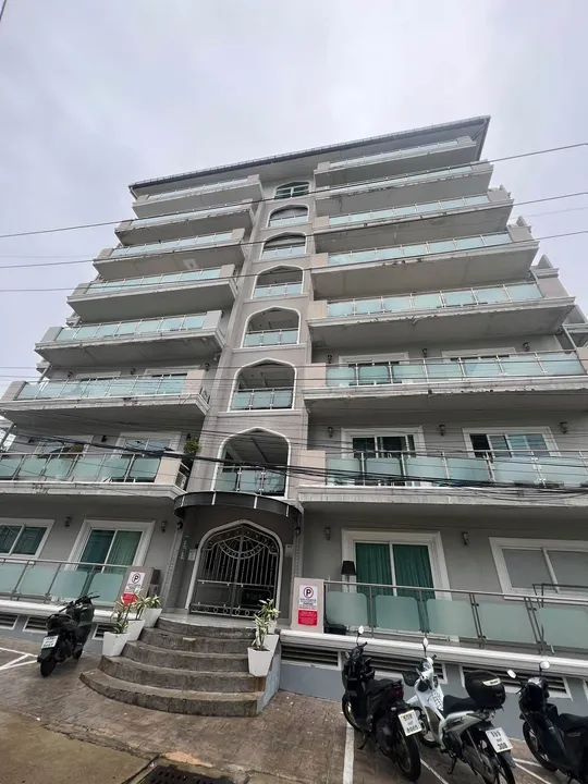 1 Bedroom Condo for sale at Tudor Court