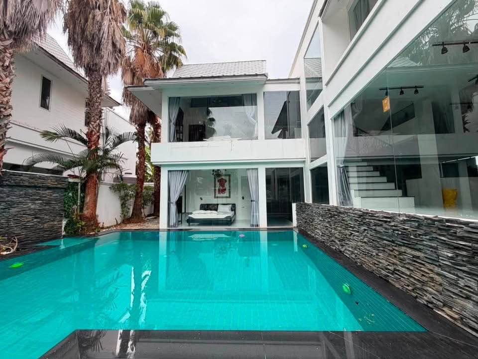 7 Bedroom Villa for rent in Thepprasit