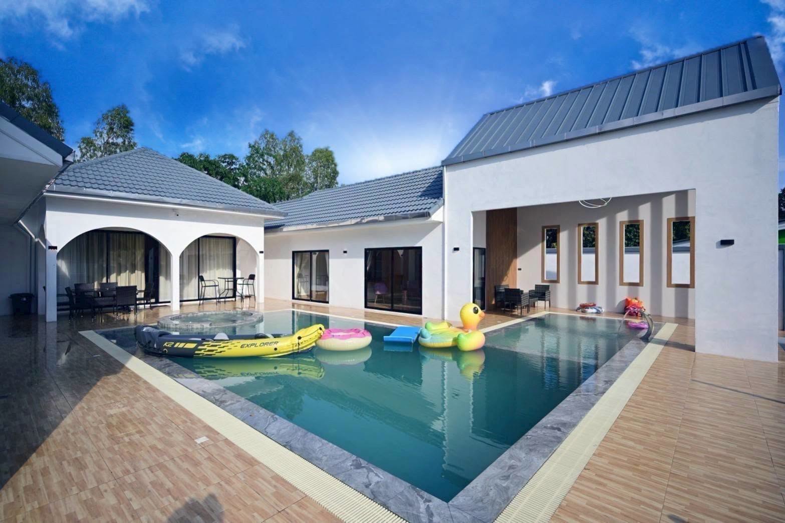 4 Bedroom Villa for sale in Huai Yai