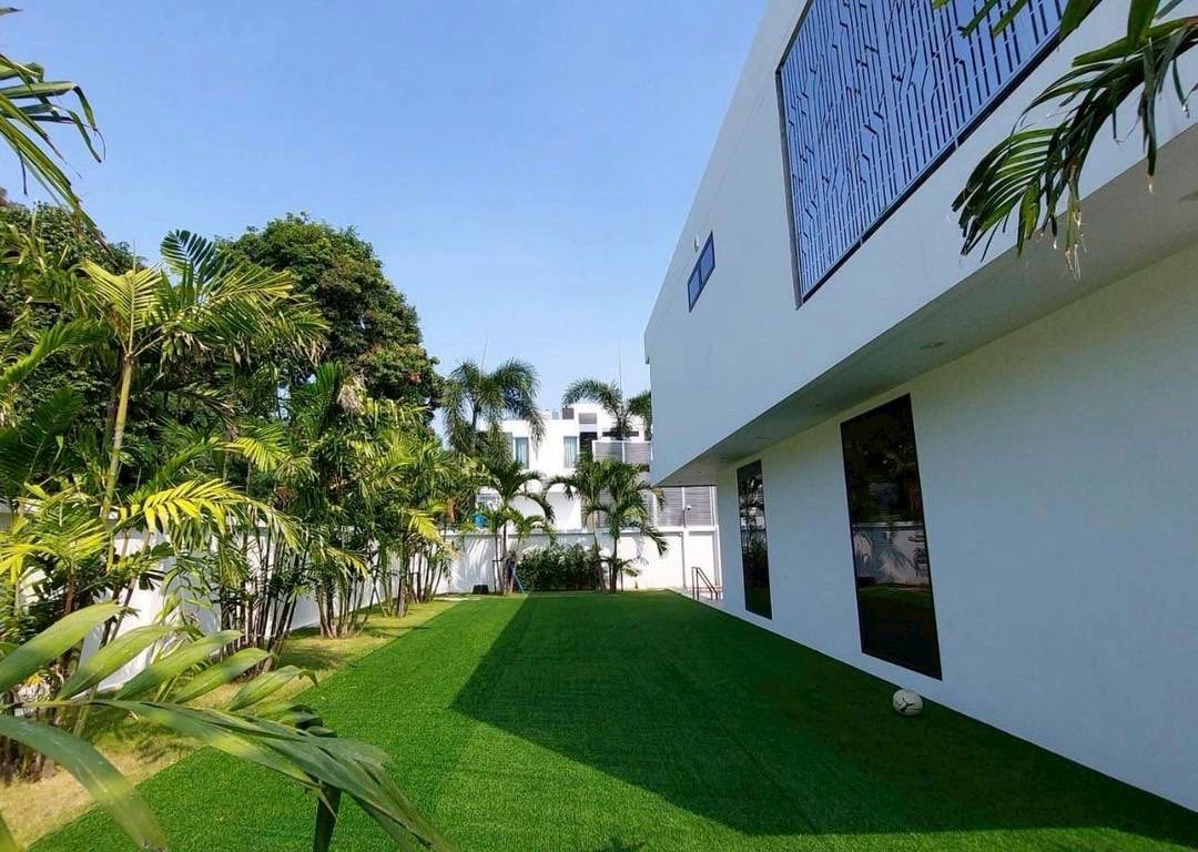 6 Bedroom Villa for sale in Pratumnak