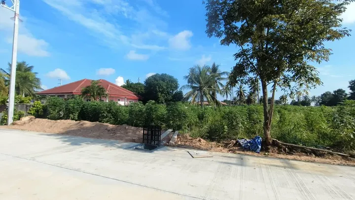 Land for sale in Takhian Tia