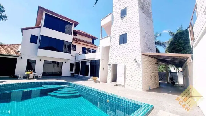 6 Bedroom House for sale at Paradise Villa 1
