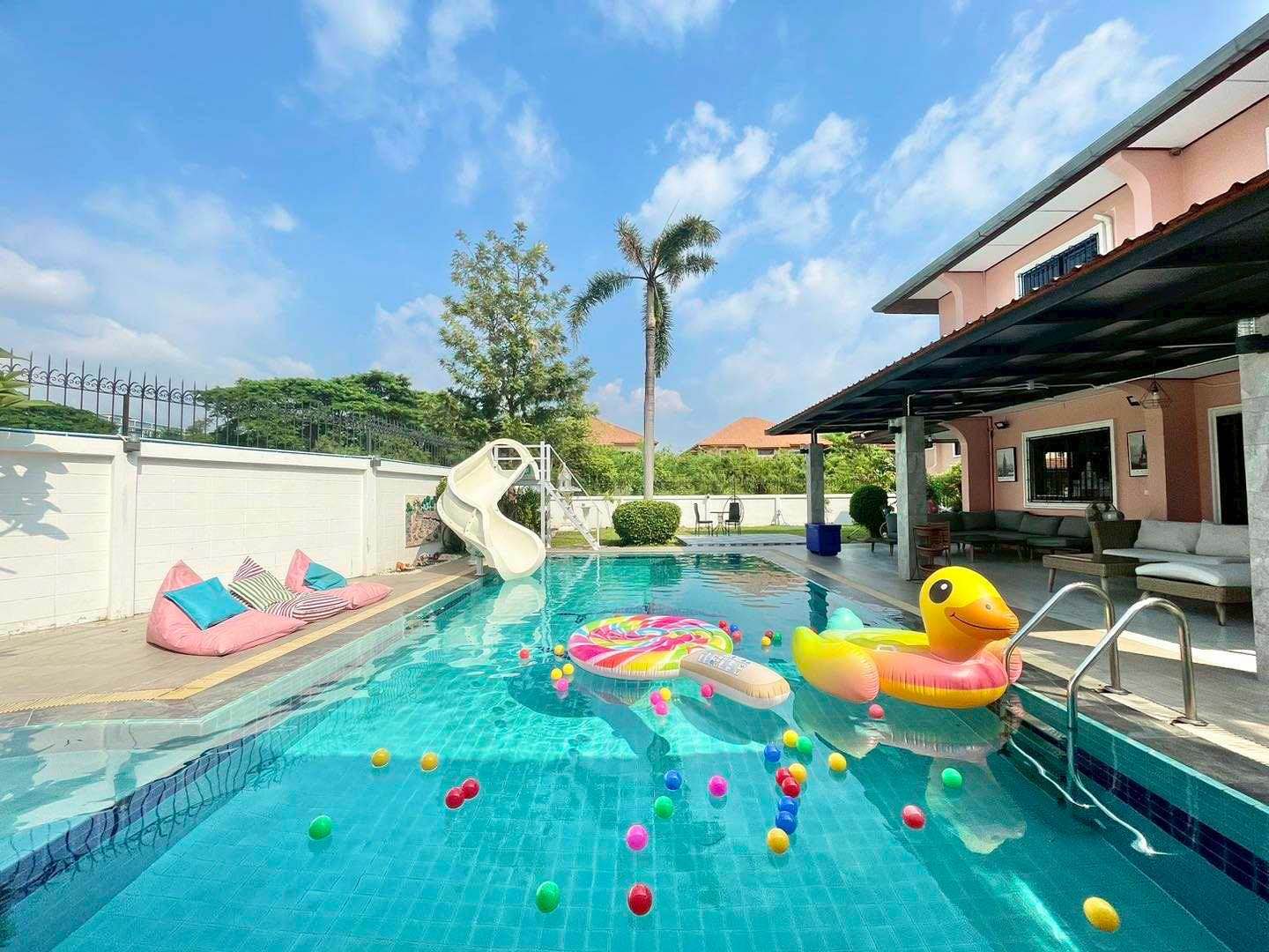 4 Bedroom Villa for sale in Jomtien