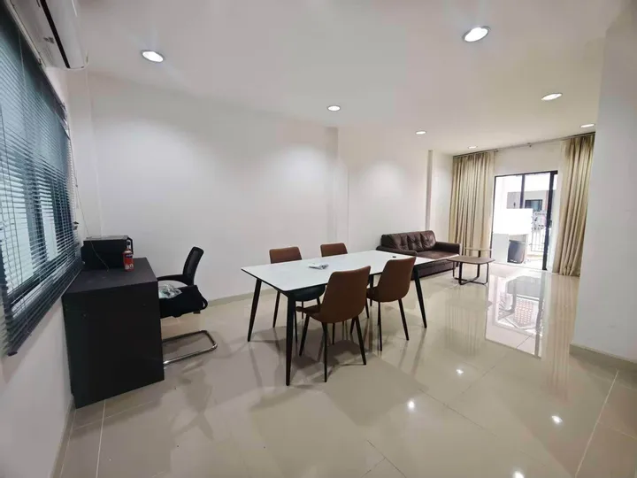 3 Bedroom Townhouse for rent at Zensiri