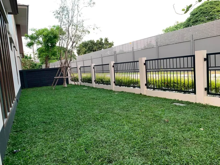 Photo from a listing at Burasiri Krungthep Kreetha