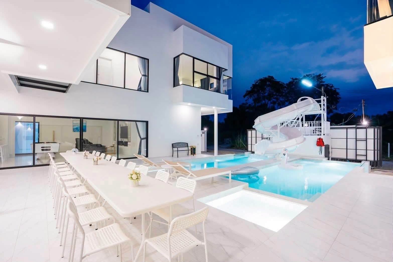 14 Bedroom Villa for sale in Chaiyapruek
