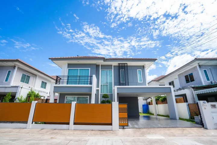 Photo from a listing at Pruksa Nara