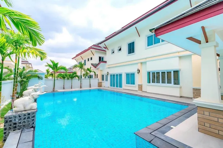 5 Bedroom Villa for rent in Huai Yai