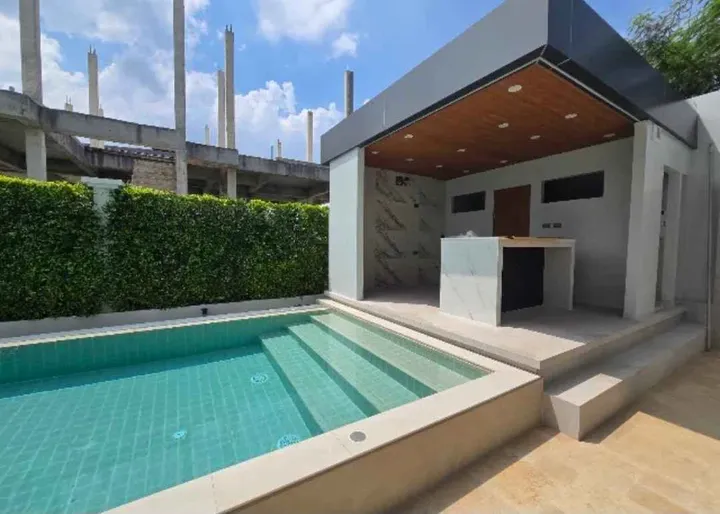 5 Bedroom House for sale at Rungsii Village