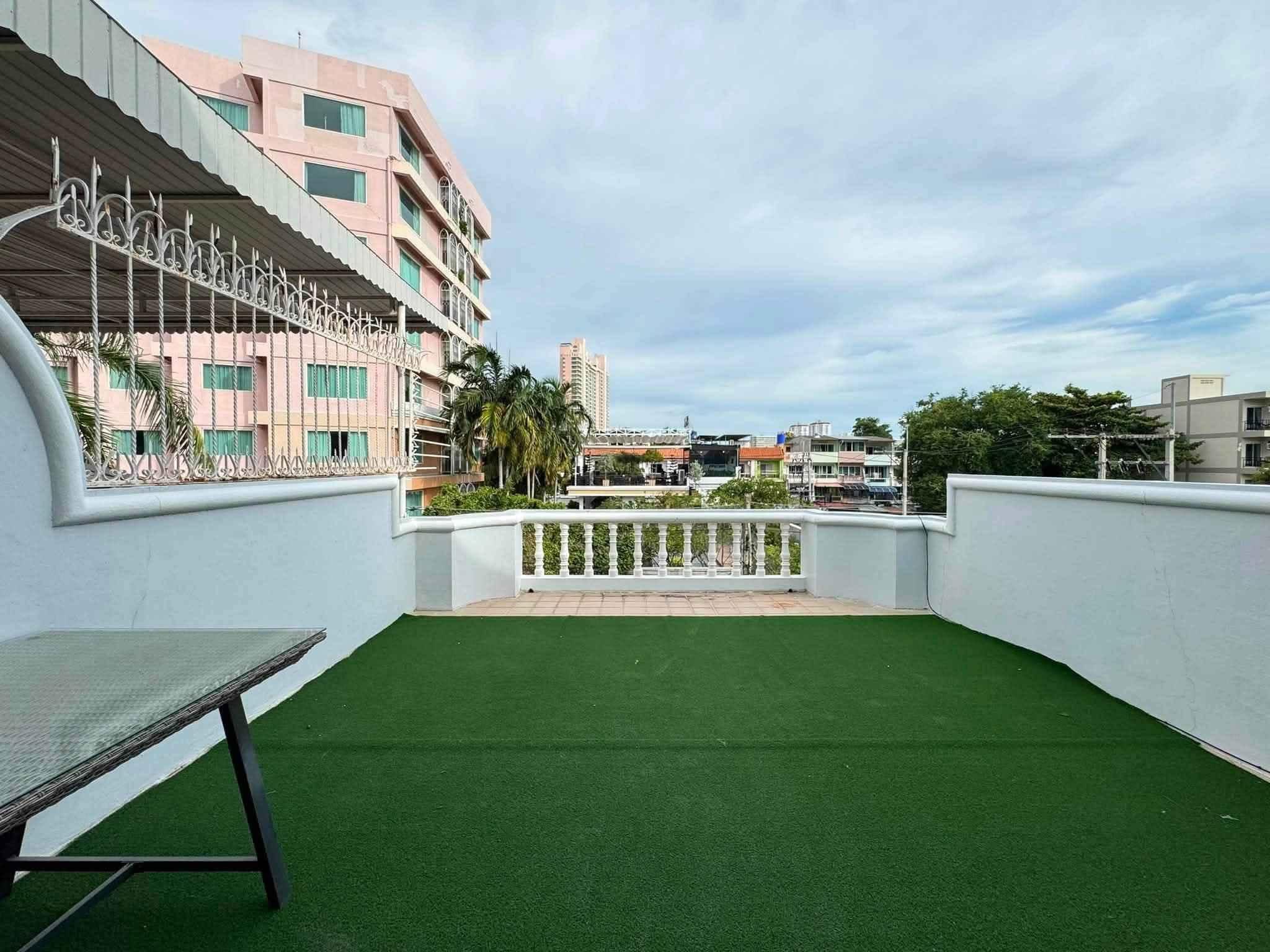 3 Bedroom Townhouse for sale in Pratumnak