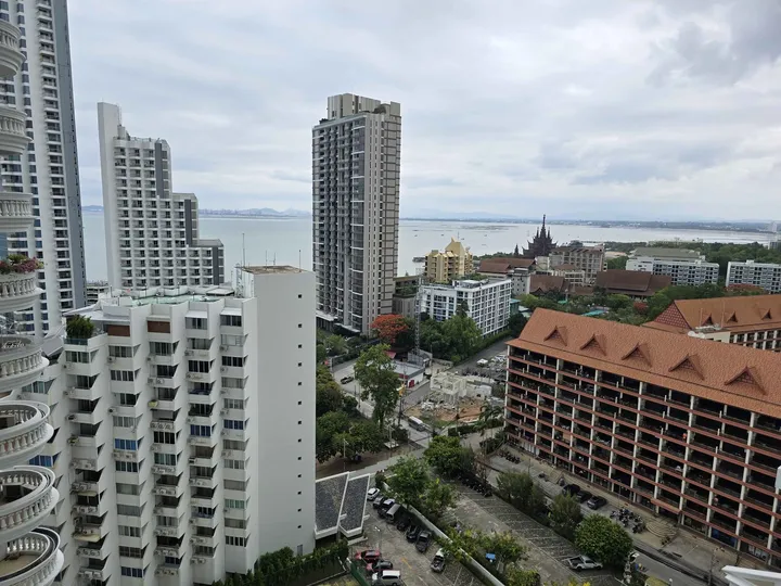 1 Bedroom Apartment for sale at Wongamat Tower