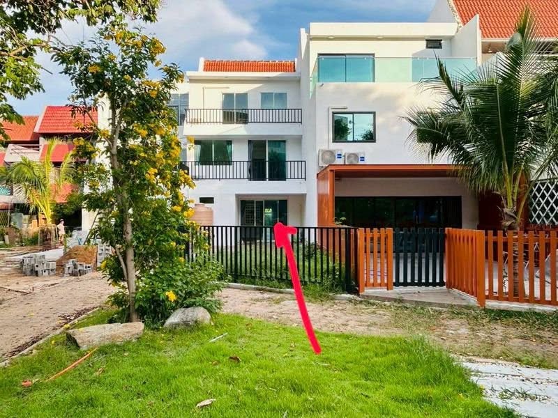 4 Bedroom Townhouse for rent in Jomtien