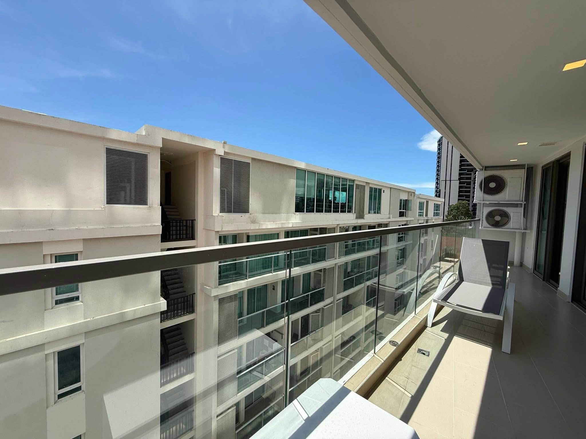 2 Bedroom Condo for sale at The Peak Towers