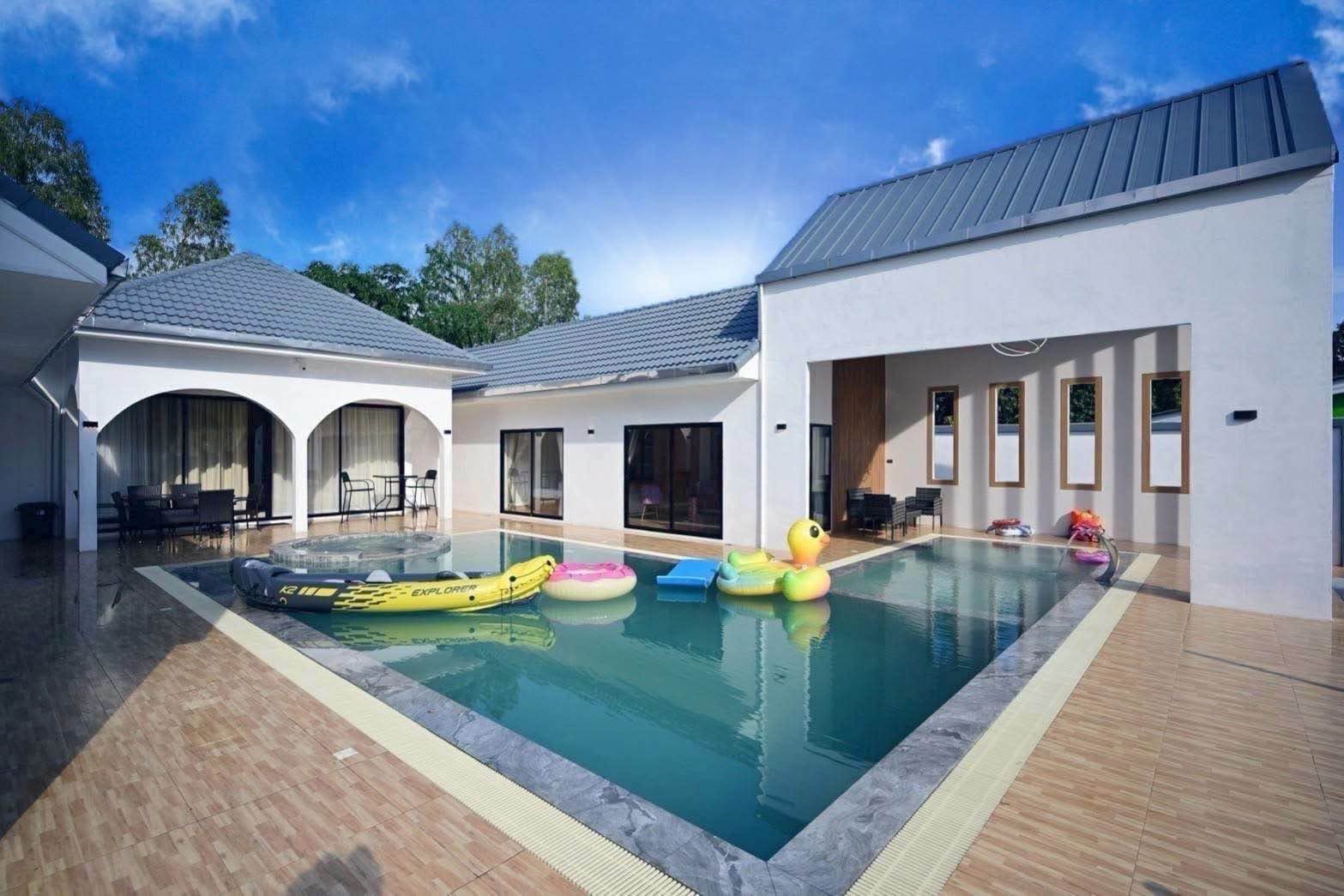4 Bedroom Villa for rent in Huai Yai