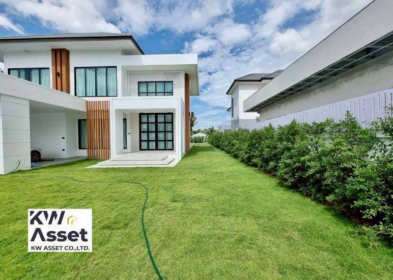 4 Bedroom House for sale at The Village Housing Estate by Horseshoe Point