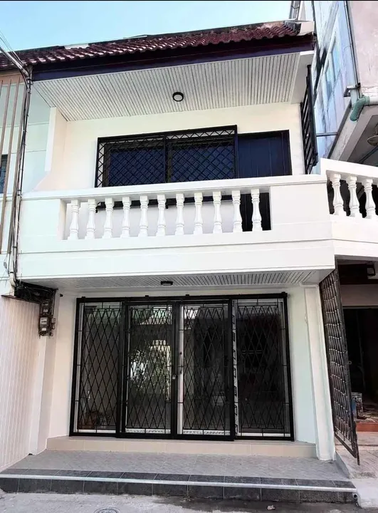 2 Bedroom Townhouse for sale in Pothisan