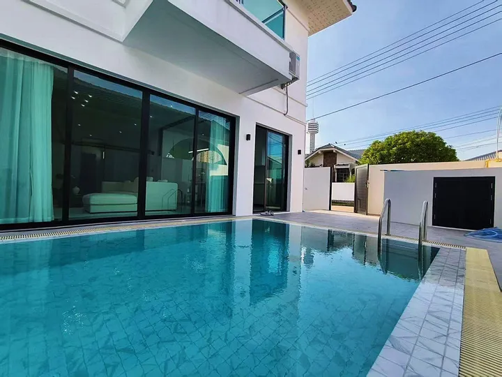 5 Bedroom Villa for sale in Pratumnak