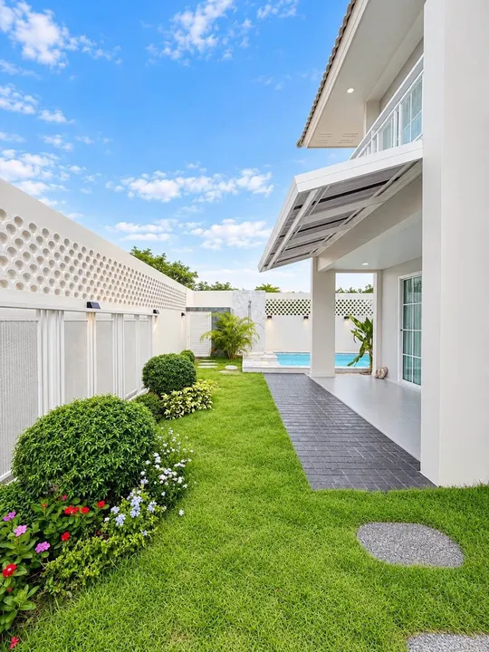 4 Bedroom House for sale in Bang Lamung