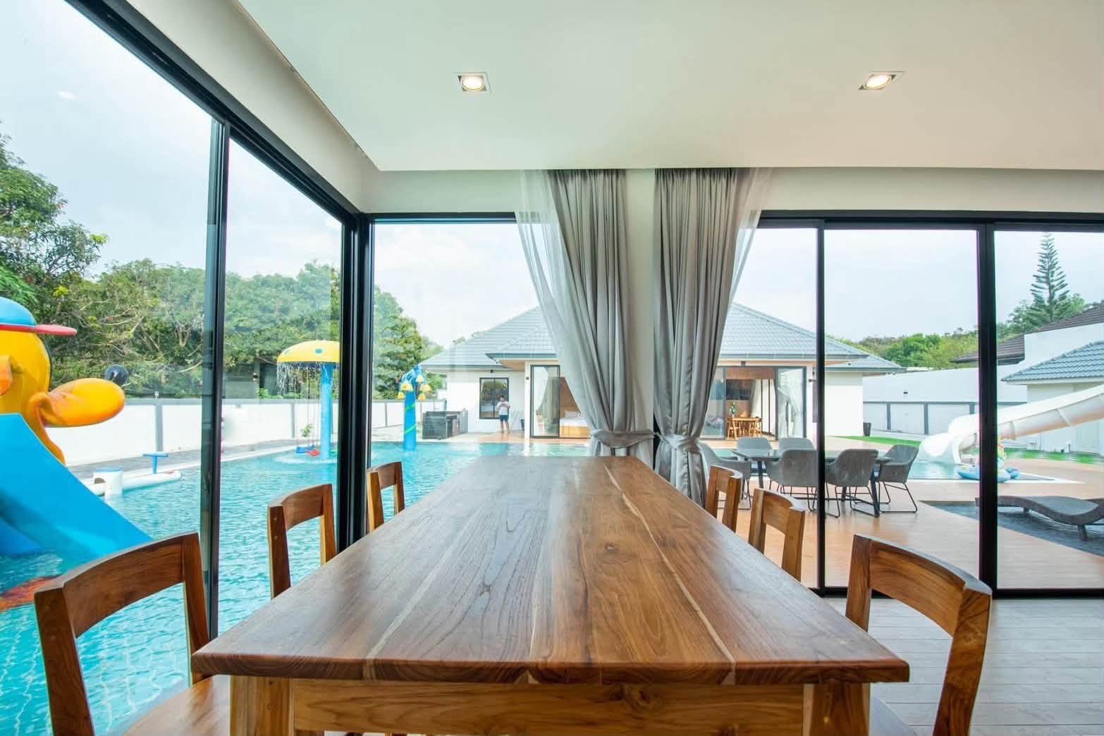6 Bedroom Villa for rent in Huai Yai