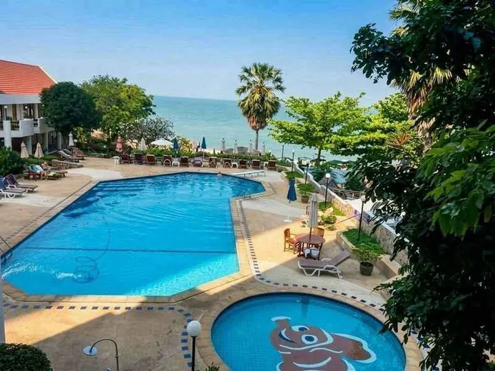 Photo from a listing at Siam Penthouse 3