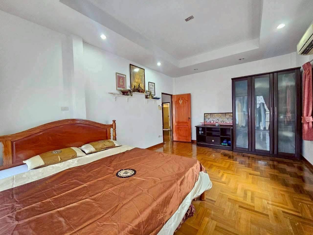 4 Bedroom House for sale in Jomtien