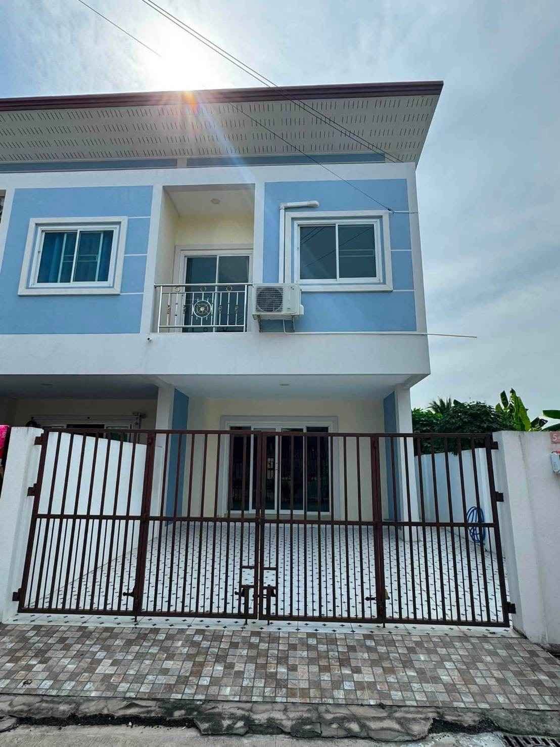 2 Bedroom Townhouse for sale in Bang Lamung