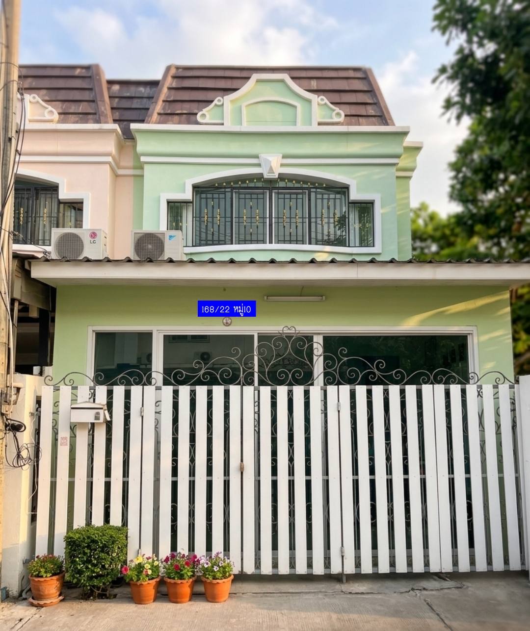 2 Bedroom Townhouse for sale in South Pattaya