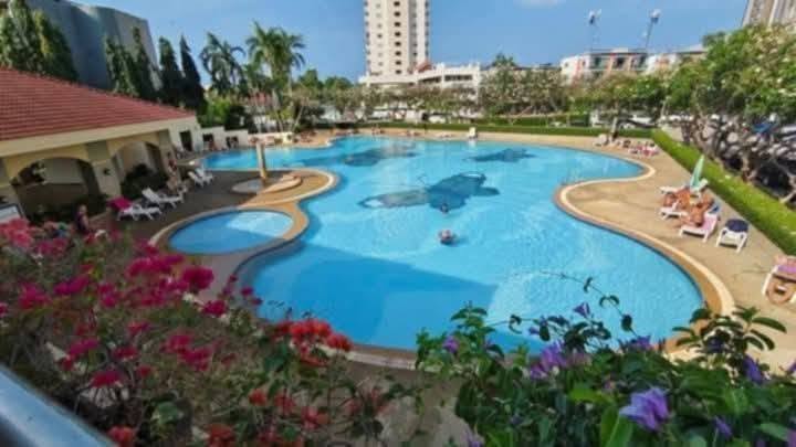 2 Bedroom Condo for sale in Jomtien