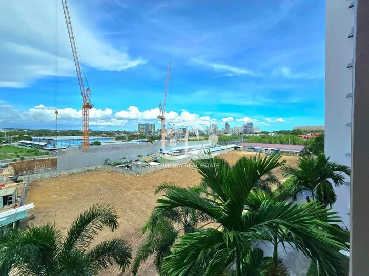Photo from a listing at Dusit Grand Park