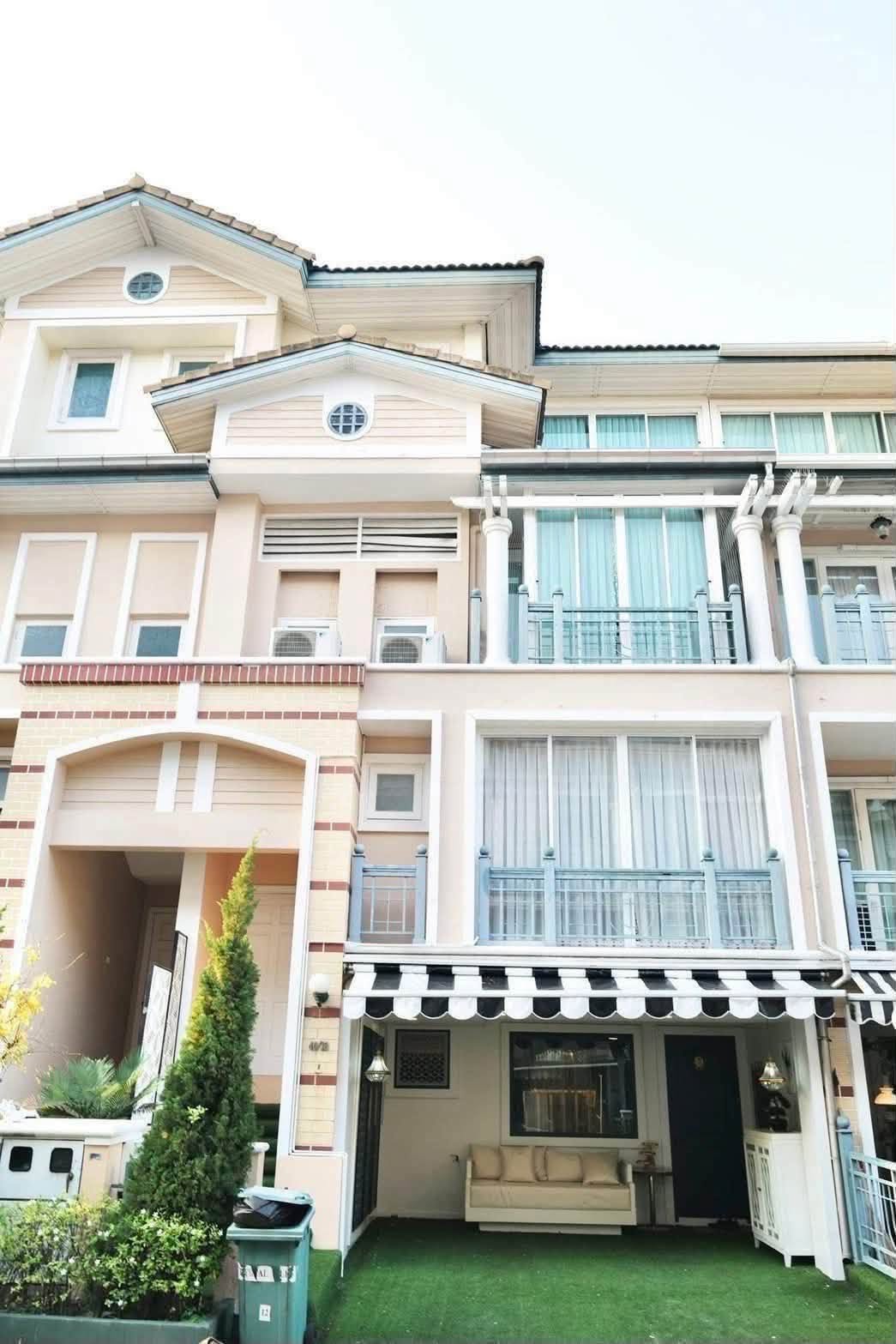 4 Bedroom Townhouse for sale at Crystal Ville Pradit Manutham 19