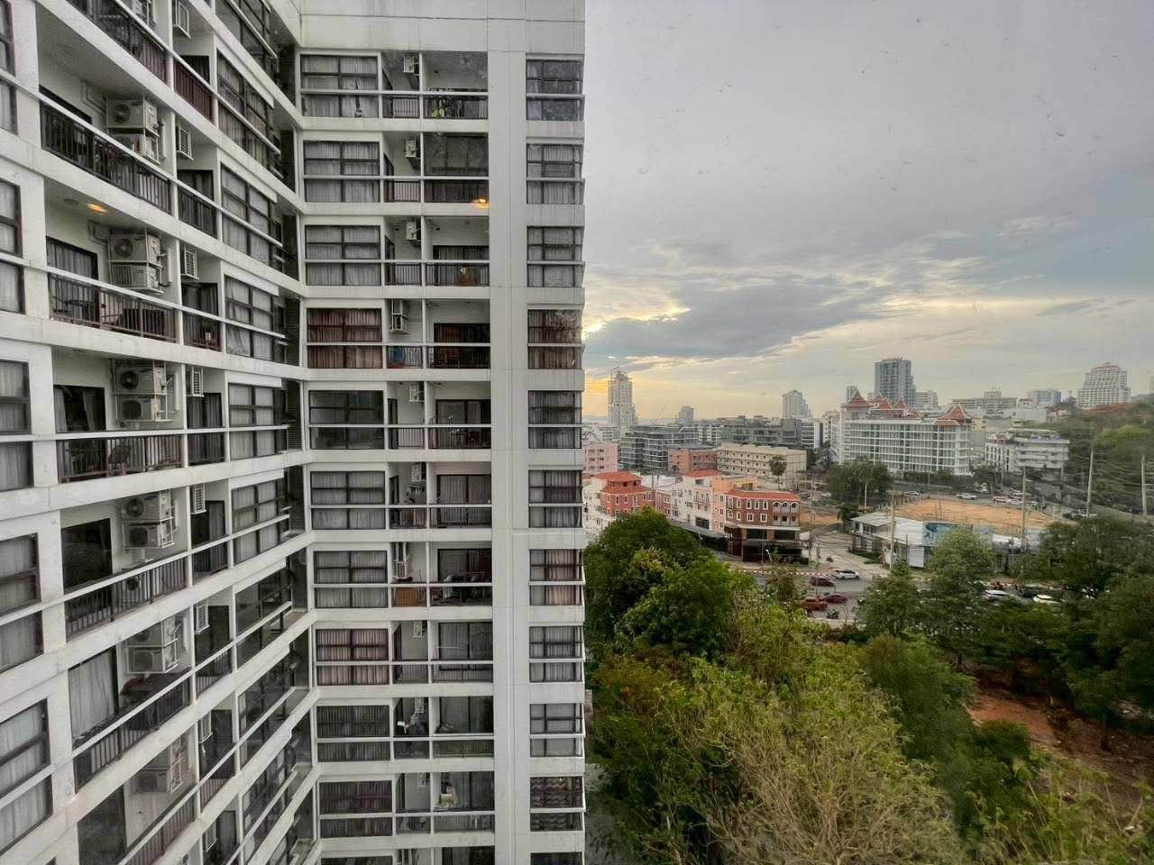 1 Bedroom Condo for rent at Treetop Condominium
