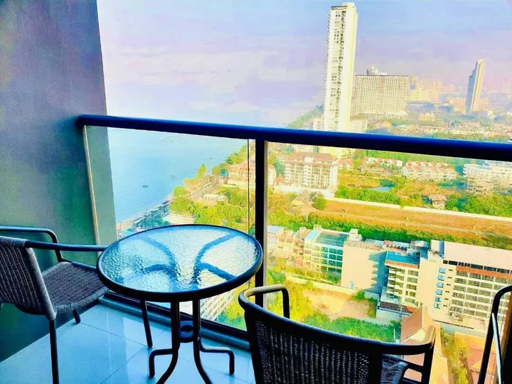 Photo from a listing at Aeras Beachfront Condominium