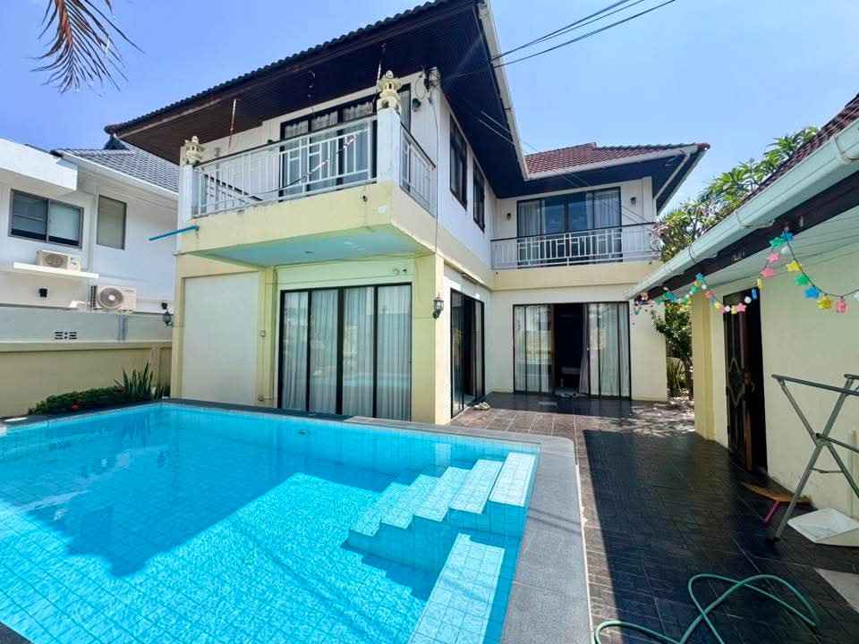 4 Bedroom House for rent at Raviporn Village